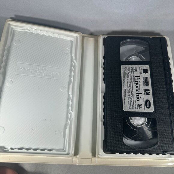 The Adventures Of Pinocchio VHS 1996 Family Classic W/ Martin Landau - Picture 3 of 3